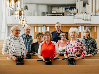 Seinäjoen alueseurakunnassa kolehdinkantajan tehtävissä toimivia vapaaehtoistyöntekijöitä Lakeuden Ristissä yhdessä seurakunnan työntekijöiden kanssa.
