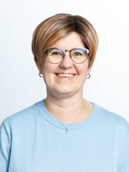 Ihminen sininen paita päällä.