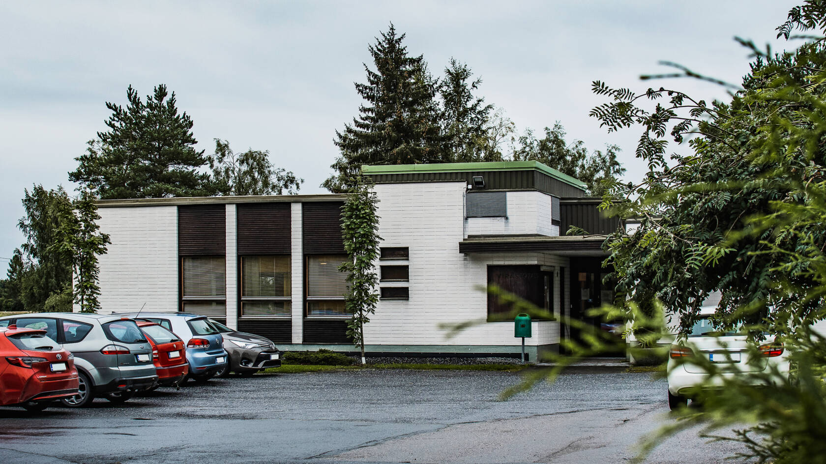 Ylistaron käytöstä poistettu virastotalo.