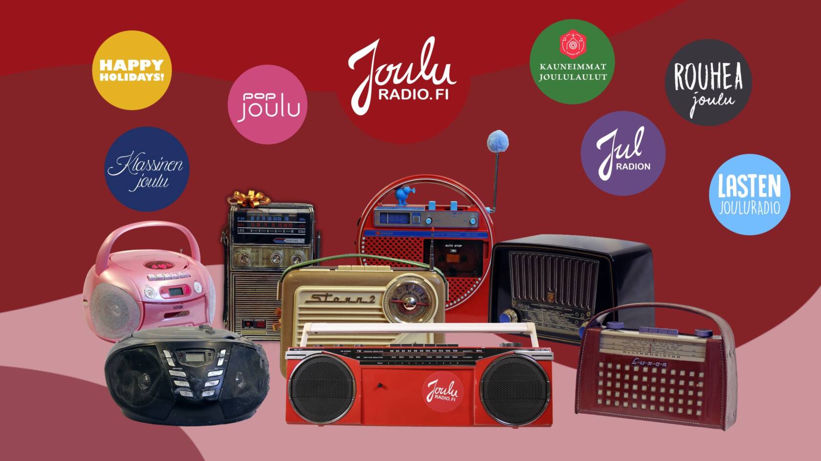 Erilaisia radioita punaisella taustalla. teksti: jouluradio.fi ja kanavien nimet lueteltu: Happy Holidays!, Pop joulu, Kauneimmat joululaulut, Rouhea joulu, Klassinen joulu, Jul radion, lasten jouluradio
